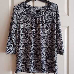 Daisy Fuentes Black and Gray Patterned Blouse